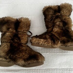 Vintage Y2K Faux Fur Winter Boots Brown Cozy Après Ski Booties Tie Detail 9.5